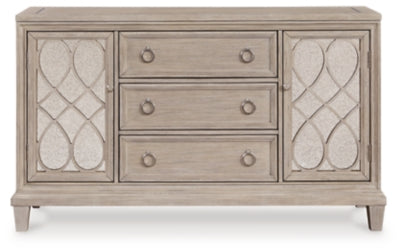 Jorlaina Dining Server